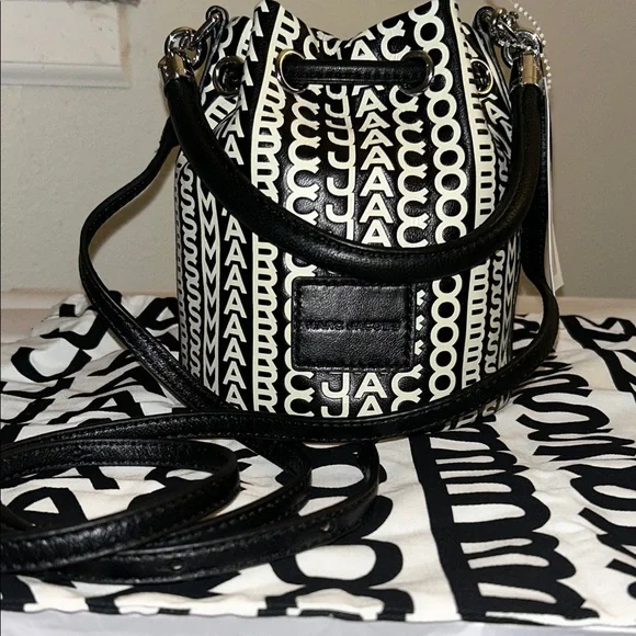 New Marc Jacobs Black and White Mini Bucket Bag. - Picture 2 of 10